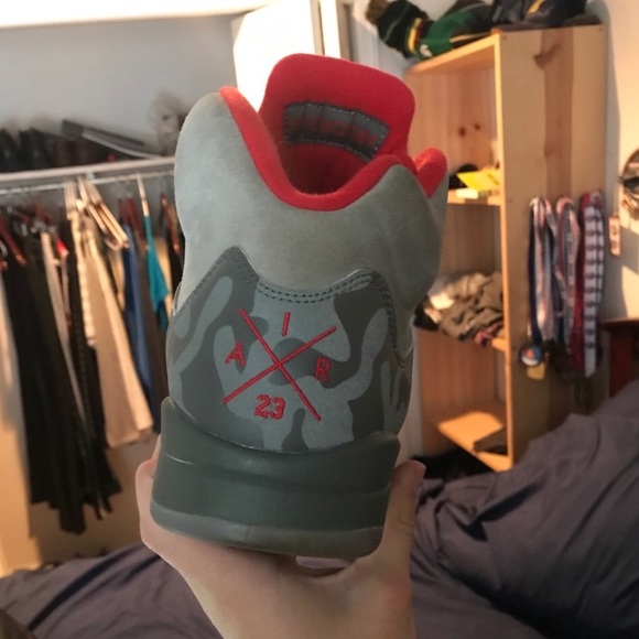 Jordan’s dark stucco 5s - Picture 5 of 7